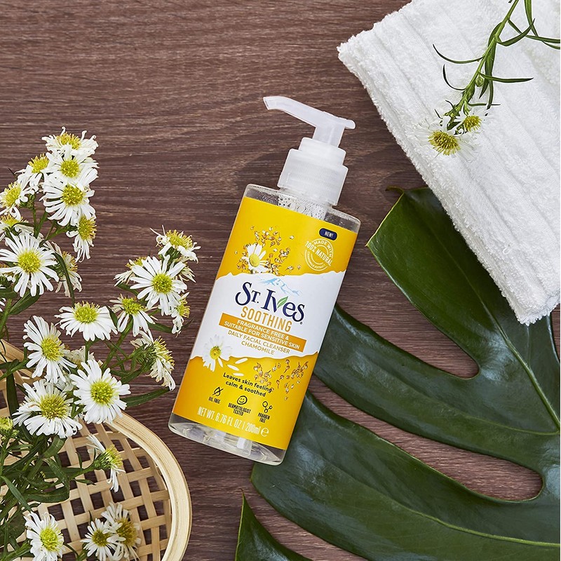 St Ives 200ml Daily Facial Cleanser Soothing Chamomile