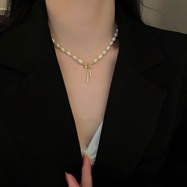 Erimberate Bohemian Crystal Bow Pearl Choker Necklace Gold Cz Bow Pendant Necklace Cz Paved Bow Tie Necklace Rhinestone Bow Pearl Collar Necklace Jewelry for Women Gifts