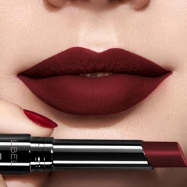 L'BEL - Forever Labial Mate en Barra Color Dark Sangría 2g, De Larga Duración, con Colágeno, Labial de Color con Acabado Mate, Repara y Suaviza los Labios, Fija y Evita Transferencia