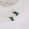 Divertidos aretes de dinosaurio con diseño de dinosaurio verde con