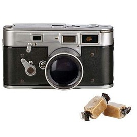 Novelty Vintage-Style Camera Shaped Tin with Creamy Vanilla Fudge 100g