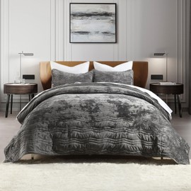 AJOCCI Velvet Quilt Set, Grey Velvet Quilt King Size Comforter Set, Luxury Bedding Soft Plush Bedspread, Machine Washable Coverlet, All-Season 3 Pieces