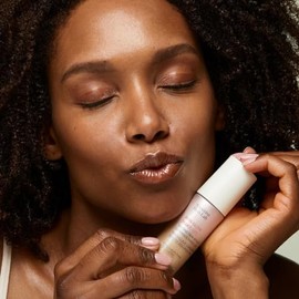 Sensilis Skin Glow Make Up - Base de Maquillaje Hidratante y Luminosa, Cobertura Ligera, Para Piel Apagada, Apto Para Piel Sensible 30 Ml - Tono 04 Be