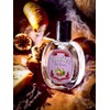 The scent of solidified lumps made by fermenting figs, fermented