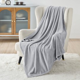 Bedsure Cuddly Fluffy Fleece Blanket, Warm Winter Soft Sofa Blanket, Small Blanket, Couch Blanket, Cuddly Blanket, Children's Living Blankets, 130 x 150 cm, Sofa Throw Blanket, Light Grey