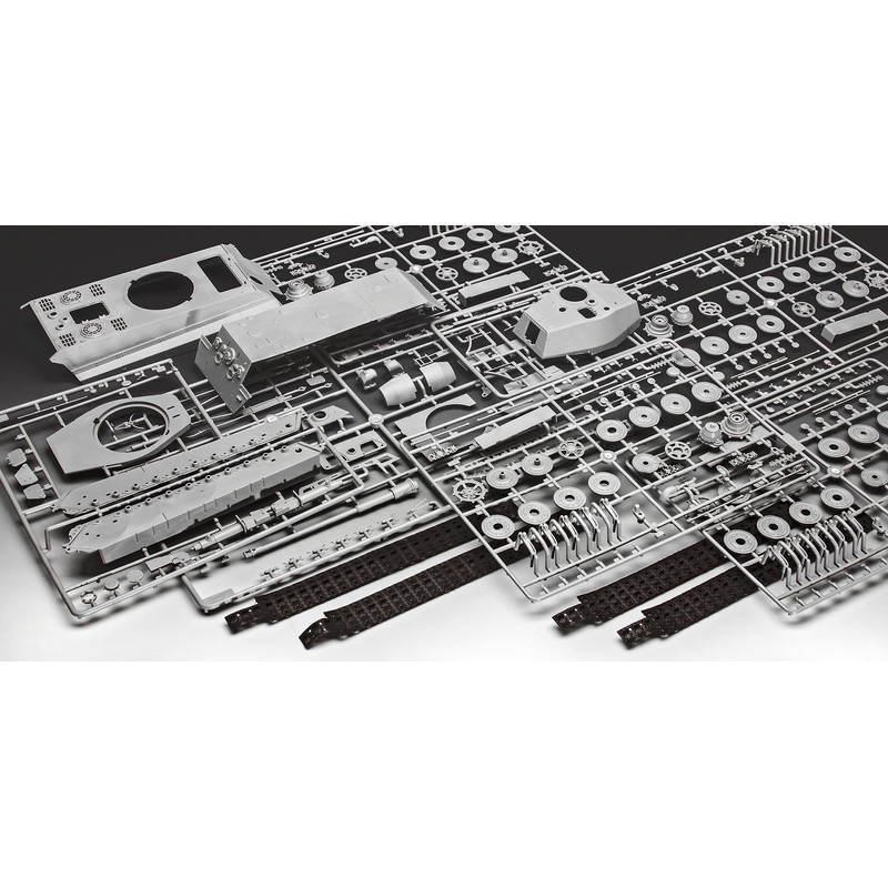Revell Model Kit Tiger II AUSF. B | Legendary King
