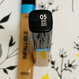 L’Oreal Paris TWO L’Oreal Paris Infallible Pro-Glow Concealer Corrector 05 Sand Beige 16 HR