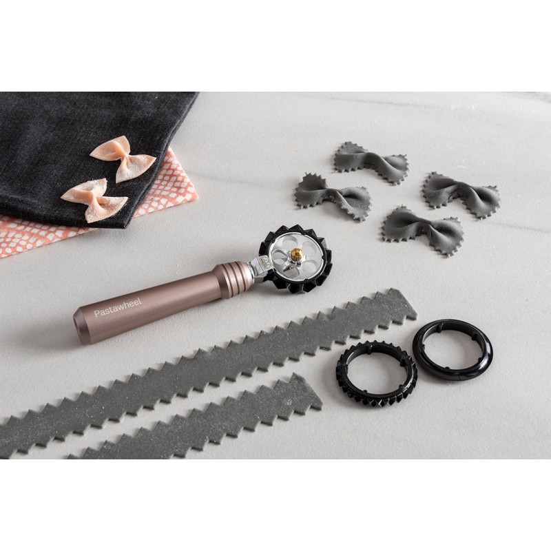 MARCATO Pastawheel Dough Cutter Pink Anodised Aluminium 15 x 3