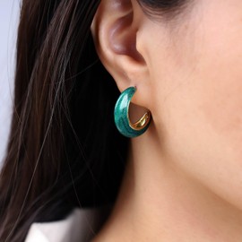 Atentuyi Boho Enamel Green Open Huggie Hoop Earrings Gold Green Drop Dangle Earrings Glitter Chunky C Shape Earrings Emerald Horn Earrings Retro Round Earrings Jewellery for Women and Girls, Alloy