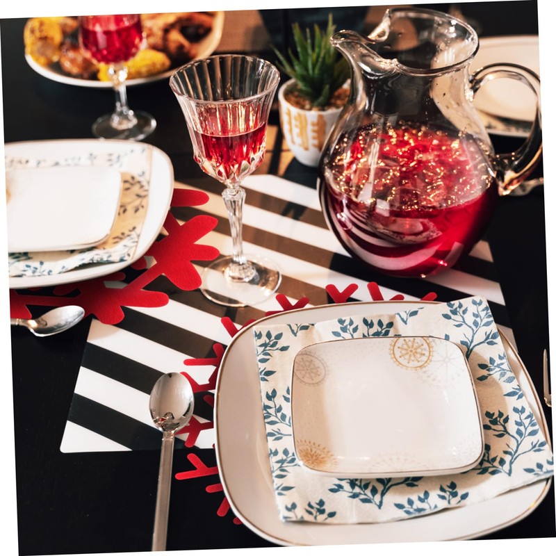 Ciieeo 4pcs Christmas Snowflake Coasters Insulated Desktop Cup Mats for