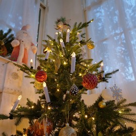 FPOO 30 pcs Christmas Tree Candles with Clips, 4''Taper Candle Stick with Remote Timer and dimmable, Waterproof White Flameless Mini Window Candle Battery Operated for Trees Wreath