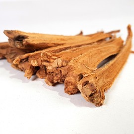 Domestic astragalus 4-year-old astragalus, hand-cut, roasted thick root slices, 300g, 2025 new product, 4-year-old astragalus, roasted astragalus / 국산 황기 4년근 황기 수제절단 굵은뿌리 볶은 슬라이스 300g 2025년 햇상품 4년근 볶은황기