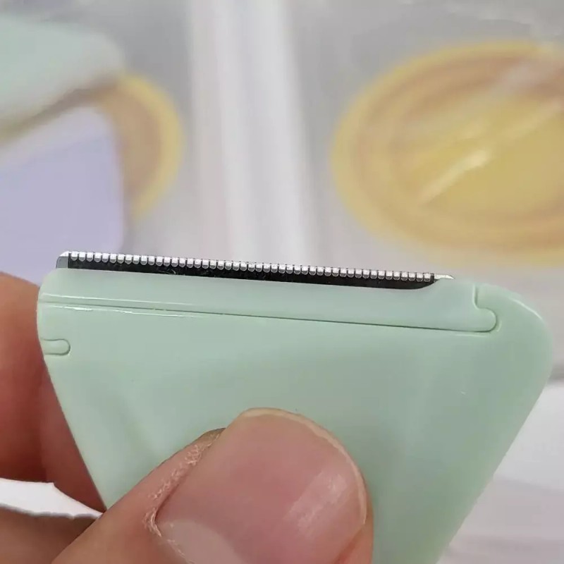 휴대용 안전한 삼각 눈썹칼 눈썹정리 눈썹정리칼 [민트+베이지] Portable Safe Triangular