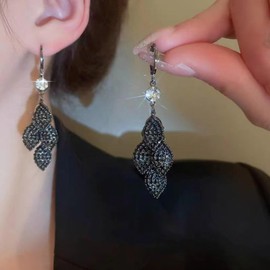 Yheakne Vintage Black Crystal Chandelier Earrings Chandelier Leaf Dangle Earrings Black Rhinestone Leaf Tassel Earrings Black CZ Crystal Leaf Chandelier Earrings Jewellery for Women, Zinc