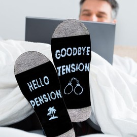 Funny Retirement Socks – Novelty Unisex Gift for Retire, Humorous Presents for Men and Women, Happy Retired Gift Ideas (Black)