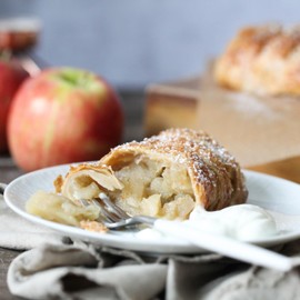 Zazou Emporium - Madagascar Vanilla Pods - Pack of 10 - Grade A Vanilla Beans - Gourmet Vanilla for Baking in a Resealable Pouch (6 Pods)