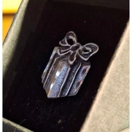 Pewter Presence Diamond Cut Christmas Present Pin