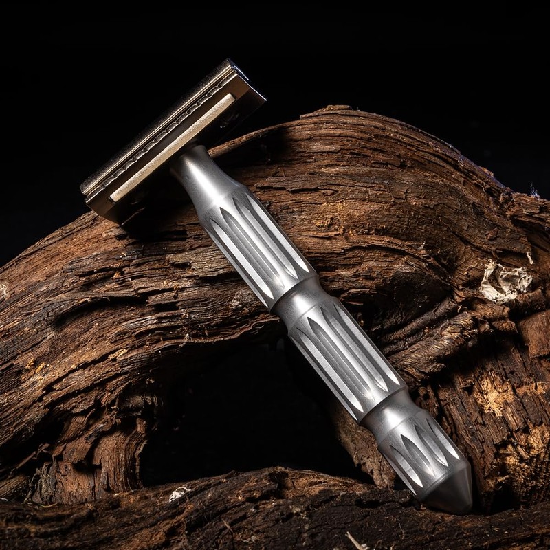 THE GOODFELLAS' SMILE Safety Razor Closed Comb Gladio 150 ml