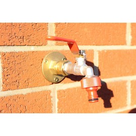 Outside 1/2'' Garden Tap with Through The Wall Flange Bracket Set for 15mm Copper Or 15mm Plastic Pipe (Lever Tap)