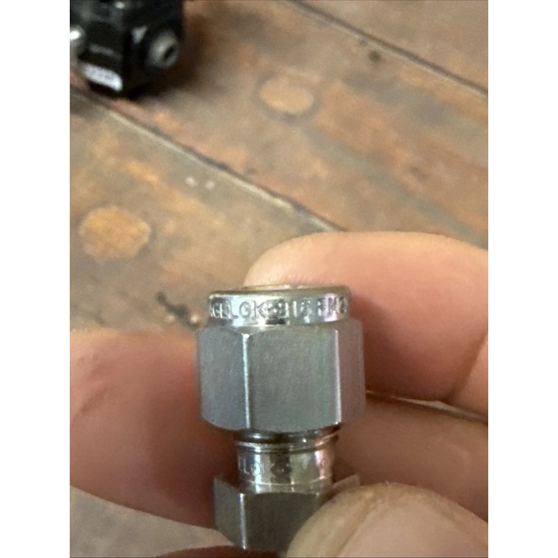 Swagelok SS-400-R-2 1/4 - 1/8" Stainless Steel Fitting Reducer Free