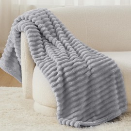 Bedsure Soft Fleece Throw Blanket - Fluffy Cosy Warm Fleece Blanket for Sofa and Bed, Gift for Women and Girls, Single, Light Grey, 130x170 cm