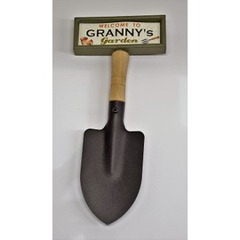 "Welcome to Granny's garden" hanging shovel sign