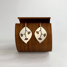 Go Do Good Hook Earrings - Gum Leaf