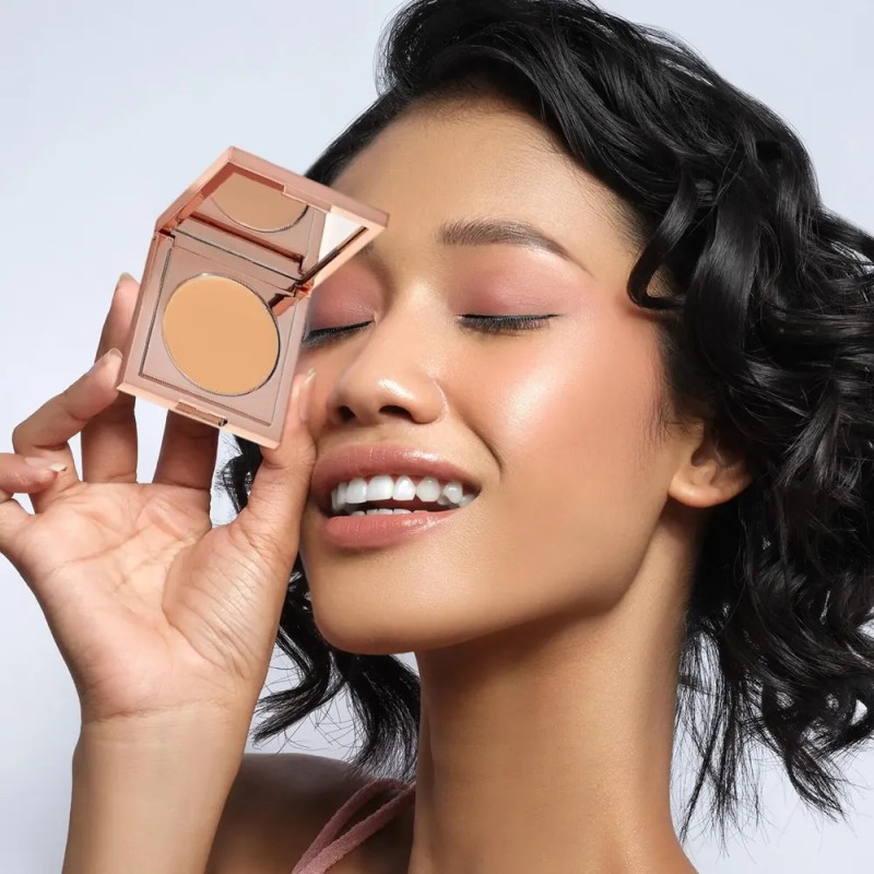 Corrector De Ojeras Hidratante Y Tonificante