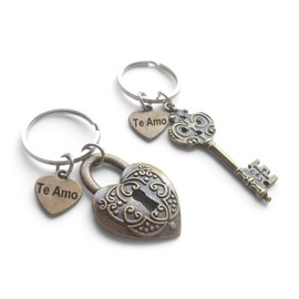 JewelryEveryday Bronze Key and Heart Lock Charm Keychain Set with Heart Tag Engraved Te Amo (I Love You) in Spanish, Couples Keychains