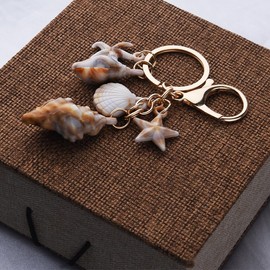 Beach Keychain Accessories Seashell Charms for Women Girls Sea Shell Keychain Charm for Purse Backpack Keychains Beach Themed Gifts for Women Girls Ocean Animal Lovers Gift Keychain Starfish Charm