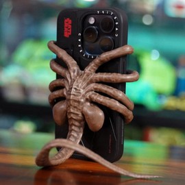 Poemtian Facehugger Phone Holder, Adjustable Alien Xenomorphs Toy Face Hugger Phone Holder Stand for Desk