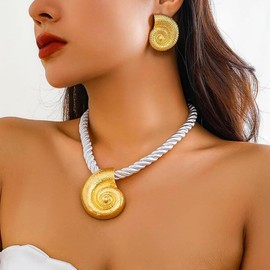 Roe Dolph Seashell Necklace for Women Starfish Sea Shell Charm Necklace Puka Shell Surfer Necklace Beach Vacation Essentials Summer Outfits for Women 2025