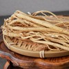영양을 가득 담은 황기 100g 100g of Nutrient-Packed Astragalus