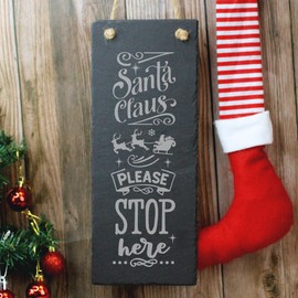 eBuyGB Santa Claus Please Stop Here Sign, Slate Christmas Hanging Plaque, Xmas Decoration, 30 x 12 cm