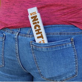 Wooden Metre Stick for Dad with Funny Saying - Was nicht passt wird passend gemacht als Extraliches Geschenk zum Vatertag oder zum Geburtstag von einem Papa der