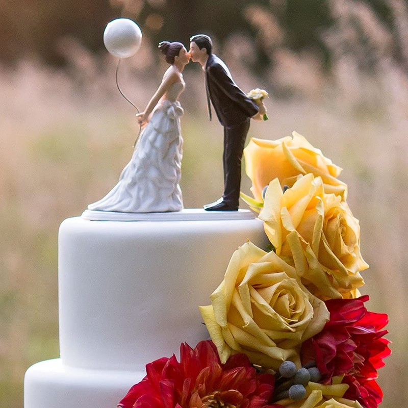 Weddingstar Leaning in for a Kiss Couple Figurine