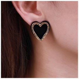 Inilbran Boho Onyx Heart Stud Earrings Vintage Black Enamel Heart Earrings Black Heart Earrings Minimalist Love Heart Earrings Jewellery for Women and Girls