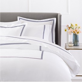 BedDecor Luxury Soft Brushed 400-Thread-Count Egyptian Cotton Embroidered Duvet Cover Set with Beautiful 2-Stripe Embroidery - - Full/Queen - White/Navy