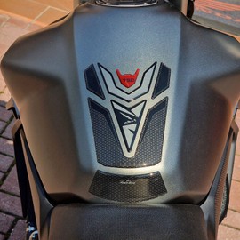 Resin Bike Motorrad-Aufkleber, kompatibel mit Honda Hornet 750 2023, Motorrad-Tankschutz vor Stößen und Kratzern, 3D-Aufkleber, geharzt Hornet CB750, rot, metallisch