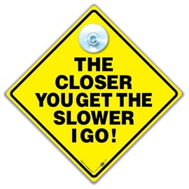 The Closer You Get The Slower I Go Schild No Tailgating Autoschild mit Saugnapf, Anti Heckklappe, 14 x 14 cm