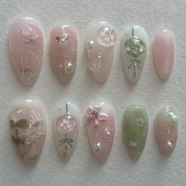 24Pcs Flower Press on Nails Medium Almond Fake Nails with Small Flowers Pearls Design Glossy Flashing Full Cover Artificial Glue on Nails Light Pink Gradient Acrylic Nails False Nails for Women