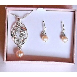 Avon Pearl Pinkish Peach Silver Oval Flower Necklace & Earring Gift Set