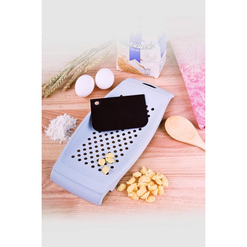 FACKELMANN Spaetzle Grater with Dough Scraper, White, Plastic Spätzle Slicer,