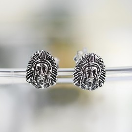 AeraVida Stud Earrings Intricate American Indian Chief Headdress in .925 Sterling Silver Lightweight Oxidized Finish Push Back Jewelry Gift for Women