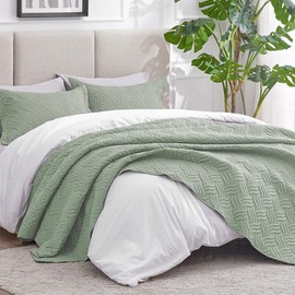 Love's cabin Quilts for Queen Bed Sage Bedspreads Bedding Set - Summer Quilt Lightweight Microfiber Bedspread - Wave Pattern Bedding Coverlet for All Season - 3 Piece (1 Quilt, 2 Pillow Shams)