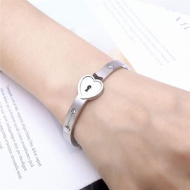 SONGCHANGJEWELRY Lock Bracelet and Key Necklace - Titanium Steel Couples Heart Bracelet With Key Necklace, Romantic Gift for Valentines Day, Birthday, Christmas, Wedding, Anniversary（silver bracelet）