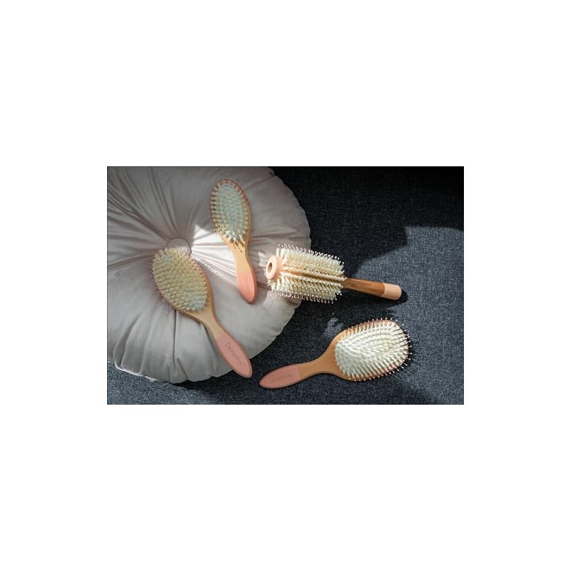Demeliss Beauty - Flat Detangling Wooden Brush