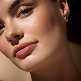 Catrice Wonder Woman Shimmer Lip Glaze 010 Believe In Wonder