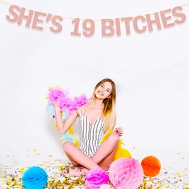 Ushinemi - Banner de 19 perras para mujer, decoración de cumpleaños de 19 cumpleaños para mujer, divertido banner de cumpleaños de oro rosa con purpurina, suministros para fiesta de cumpleaños