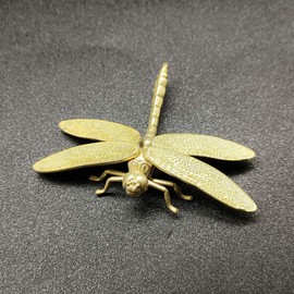 LIFKOME - Figura de libélula de latón con alas extraíbles, colección de cifras de animales de buena suerte, estatua de Feng Shui, regalo de inauguración de la casa, decoración de mesa de oficina,